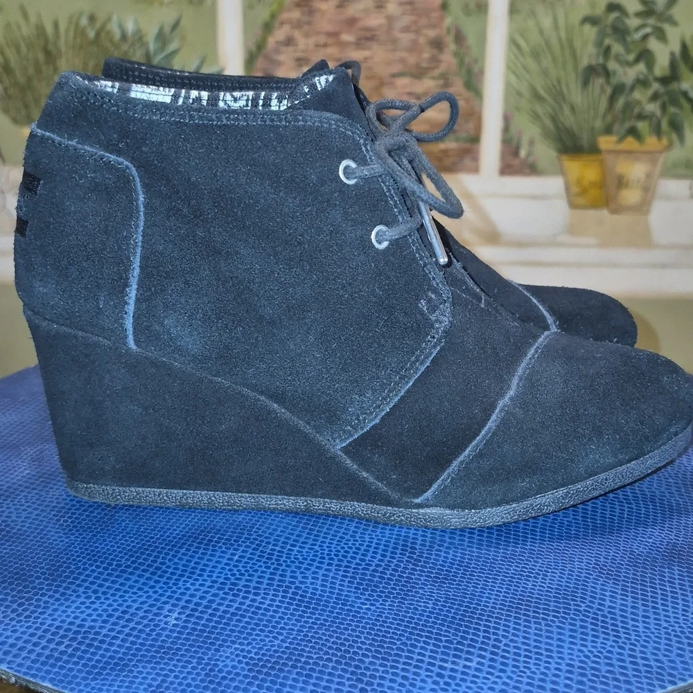 TOMS Women's Black Suede Desert Wedges sz.8 Womens.(#1872S)